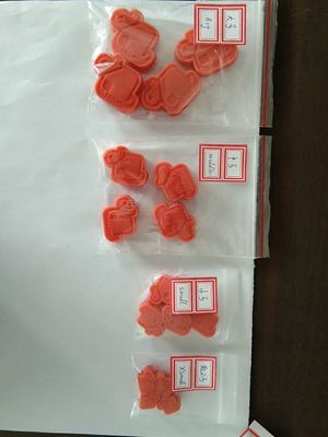 Molde de compresión de caucho de silicio / molde de inyección de plástico personalizado para la fabricación de piezas