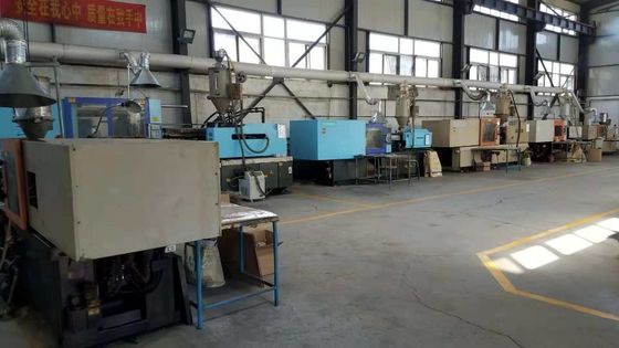 Servicio de moldeo de piezas de plástico a medida con producto de procesamiento de base de molde LKM.HASCO.DME