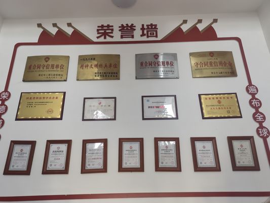 Variedad de moldes personalizados Molde de inyección de plástico para piezas de automóviles hechas de material PE