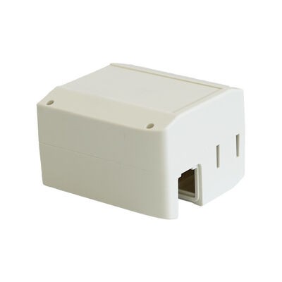 Productos electrónicos aislados blancos mate para dispositivos de fuente de alimentación