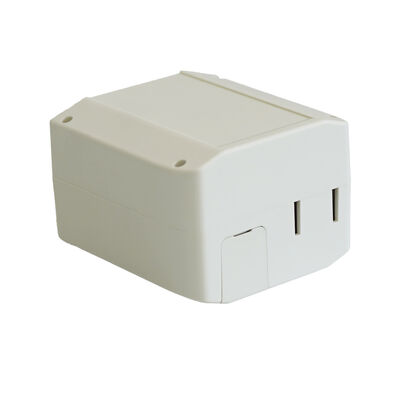 Productos electrónicos aislados blancos mate para dispositivos de fuente de alimentación