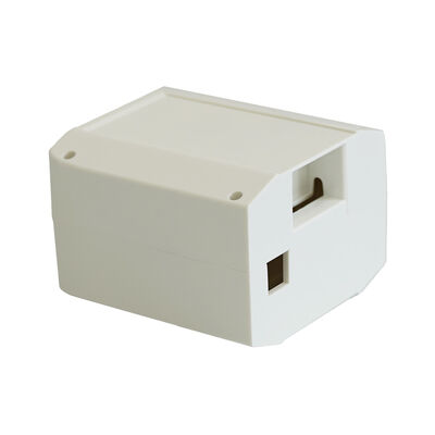 Productos electrónicos aislados blancos mate para dispositivos de fuente de alimentación