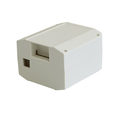 Productos electrónicos aislados blancos mate para dispositivos de fuente de alimentación